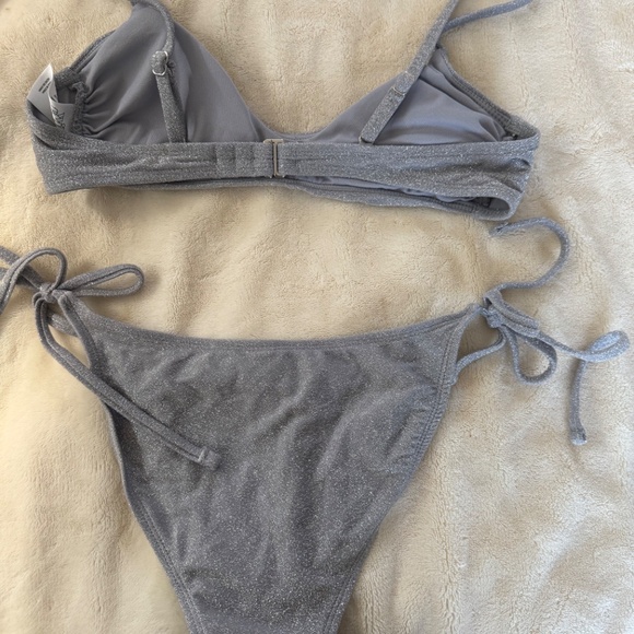 Bikini - Picture 2 of 3